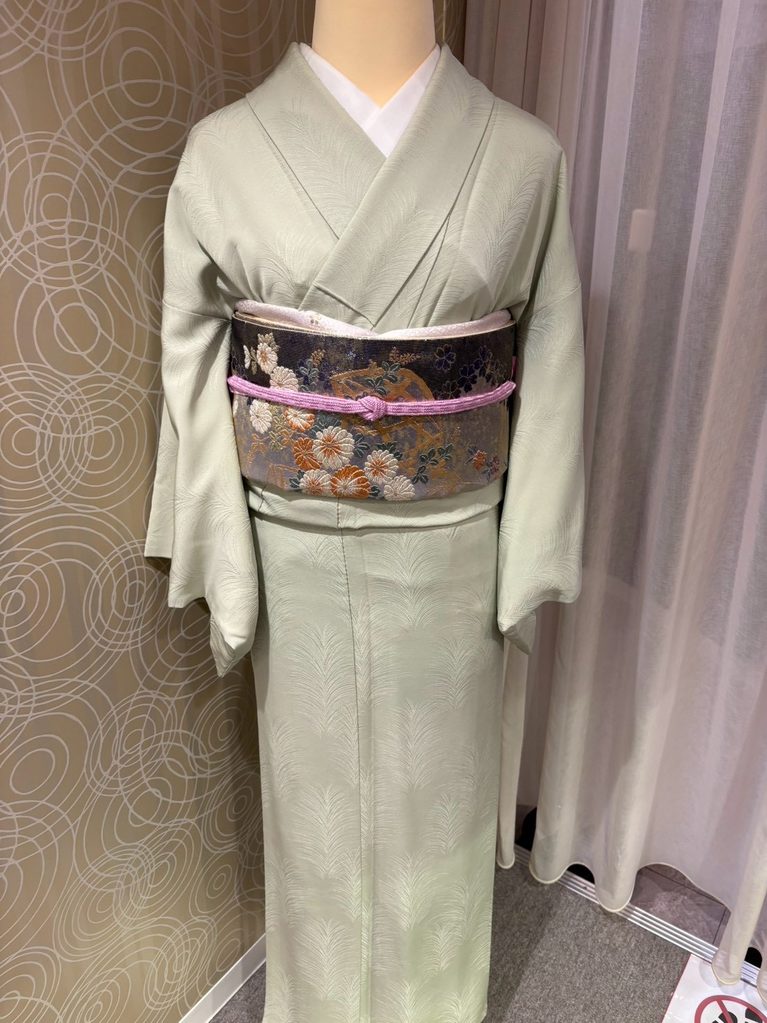 薄いグレー色　小紋